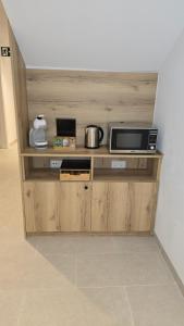 Kuchyň nebo kuchyňský kout v ubytování Hostal Rambla 24 by Holihome