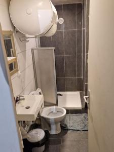 Bilik mandi di Appartement en résidence +12 gambar