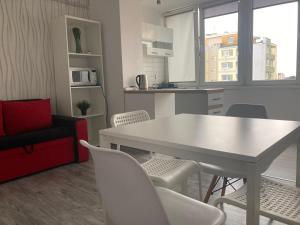 a living room with a white table and chairs at Apartament Gdynia Warszawska in Gdynia