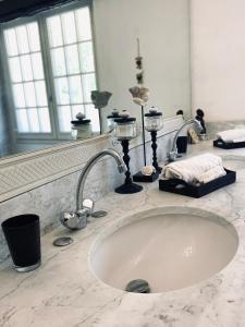 Ένα μπάνιο στο Château Suite