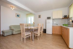 Kuchyňa alebo kuchynka v ubytovaní Apartments & Room Španjol