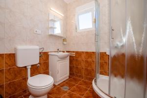 Kúpeľňa v ubytovaní Apartments & Room Španjol + 36 fotografií
