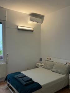 Postel nebo postele na pokoji v ubytování GRAN VIA-SOL SPACIOUS APARTMENT 3 Bedrooms & 2 WCs
