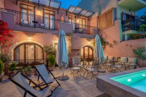 Bazén v ubytování Phaedra Suites nebo v jeho okolí