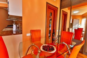 Kuchyň nebo kuchyňský kout v ubytování A&S Penthouse with pool and sea view