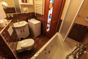 Koupelna v ubytování A&S Penthouse with pool and sea view + 9 fotografií
