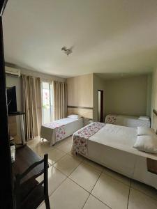 Postel nebo postele na pokoji v ubytování Moura Palace Hotel