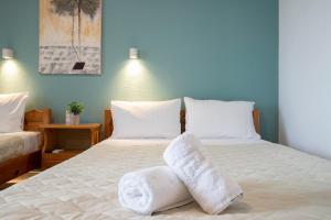 A bed or beds in a room at Manos Kritikakis Apartments