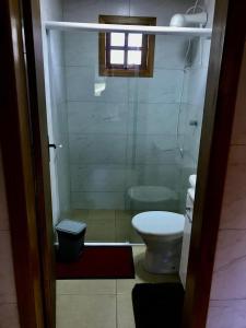 Bilik mandi di cabana e casa de campo bromélia