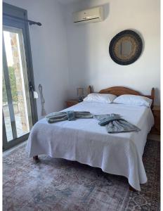 Postel nebo postele na pokoji v ubytování Skiathos Seaview Villa with Pool