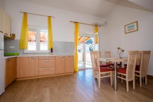 Kuchyňa alebo kuchynka v ubytovaní Apartments & Room Španjol