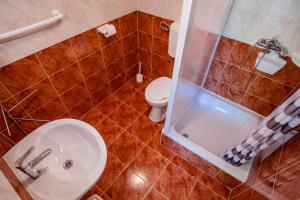 Kúpeľňa v ubytovaní Apartments & Room Španjol