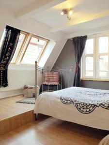 a bedroom with a bed and two windows at Alte Schusterei direkt am Fluss und Altstadt in Oberndorf