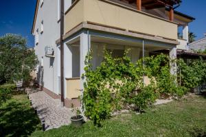 Vonkajšia záhrada v ubytovaní Apartments & Room Španjol