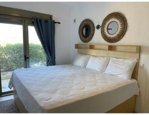 Postel nebo postele na pokoji v ubytování Skiathos Seaview Villa with Pool