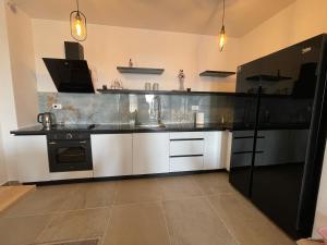 Kuchyň nebo kuchyňský kout v ubytování Nikoleta Apartman + 4 fotografie
