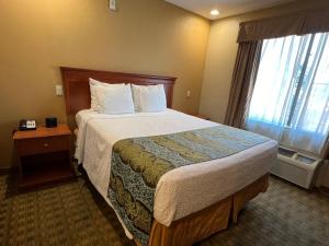 Ένα ή περισσότερα κρεβάτια σε δωμάτιο στο Pleasant Hill Inn