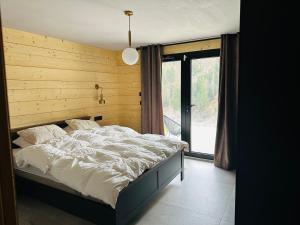 Giường trong phòng chung tại Chalet du Bonheur