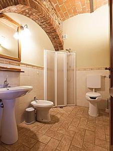 A bathroom at Agriturismo I GRANAI