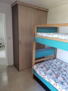 The Refuge#2 Lovely 2 BR-Apt pool & good vibes客房内的一张或多张床位