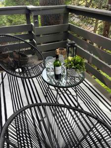 Ảnh trong thư viện ảnh của A-Frame Cabin in The Woods, Close to Shops! ở Lake Arrowhead