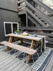 Ảnh trong thư viện ảnh của A-Frame Cabin in The Woods, Close to Shops! ở Lake Arrowhead +33 ảnh