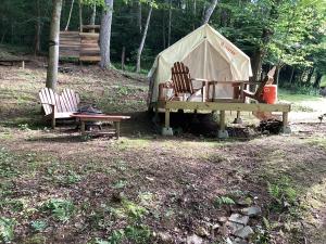 Foto dalla galleria di GLAMPING Off Grid Tent ULTIMATE IN COMFORT a Turtletown