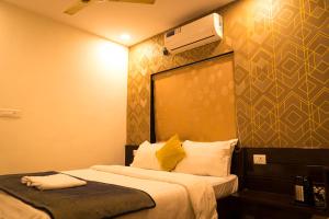 Ένα ή περισσότερα κρεβάτια σε δωμάτιο στο The Flamboyant Natraj