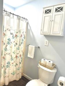 Et badeværelse på Calming Beach Retreat Space