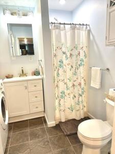 Et badeværelse på Calming Beach Retreat Space