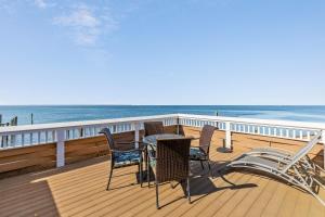 Palms Hotel Fire Island tesisinde bir balkon veya teras