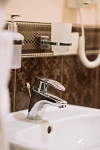 Koupelna v ubytování Time Hotel