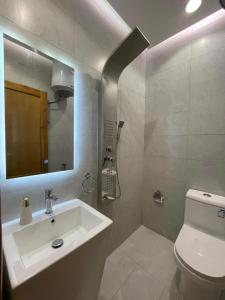 a bathroom with a sink and a toilet and a mirror at اكواخ وشاليهات لوزان الريفية in Dahaban +31 photos