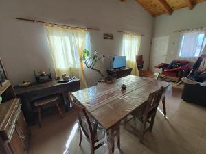 a living room with a wooden table and chairs at La Casita de Seclantás in Seclantás