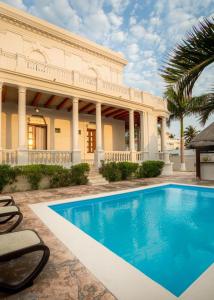 a house with a swimming pool in front of it at Tecnohotel Casa Villamar in Progreso