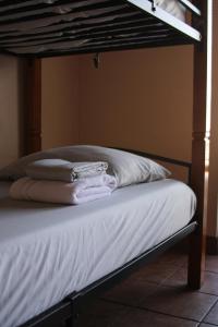 Postel nebo postele na pokoji v ubytování Ashland Commons Hostel