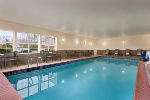 Bazén v ubytování Residence Inn Salem nebo v jeho okolí