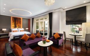 Posezení v ubytování The Royal Family Suites by Memoire Palace Resort & Spa