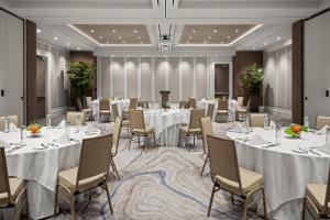 Restaurace v ubytování Palm Beach Marriott Singer Island Beach Resort & Spa + 78 fotografií