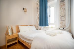 Fotografie z fotogalerie ubytování MINIQ HOMES 101 - Near Sea Foça Center 2BR Historic Stone House v destinaci Foca