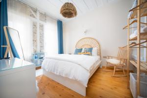 Fotografie z fotogalerie ubytování MINIQ HOMES 101 - Near Sea Foça Center 2BR Historic Stone House v destinaci Foca