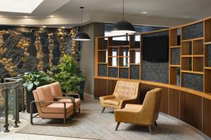 Posezení v ubytování Four Points by Sheraton Edmonton South