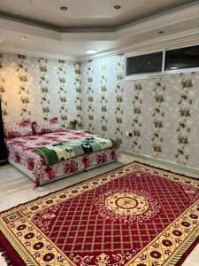Postel nebo postele na pokoji v ubytování Furnished Bedroom with attached bath in Villa in sharjah