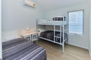 RAC Esperance Holiday Park客房内的一张或多张床位
