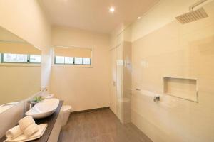 Bilik mandi di Country Lane Cottage +24 gambar