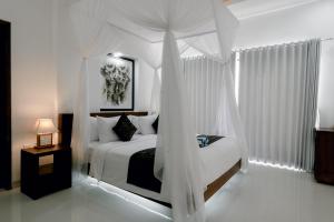 Letto o letti in una camera di Namika Villas Ubud