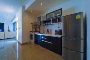 Kuchyň nebo kuchyňský kout v ubytování Luxury 4 Bedroom Pool Villa - PV8