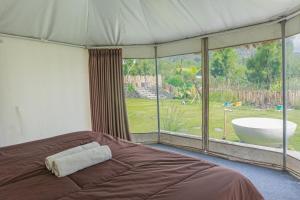 Postel nebo postele na pokoji v ubytování Polestay Glamping Kintamani