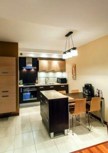 Kuchnia lub aneks kuchenny w obiekcie Apartament Tit Aquarius Spa