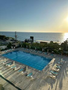 Bazén v ubytování Le Six Hotel And Resort nebo v jeho okolí